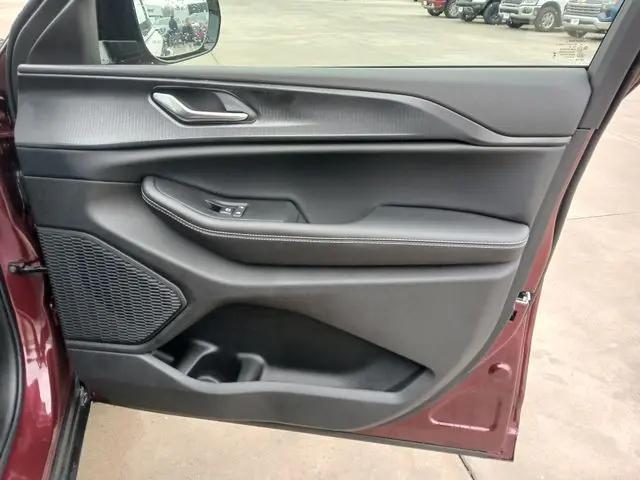2025 Jeep Grand Cherokee L Altitude 4x4
