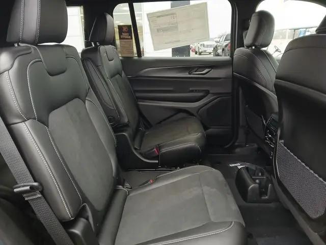 2025 Jeep Grand Cherokee L Altitude 4x4
