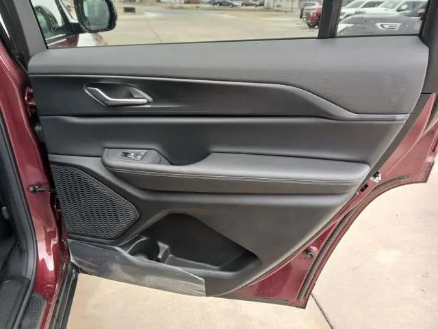2025 Jeep Grand Cherokee L Altitude 4x4