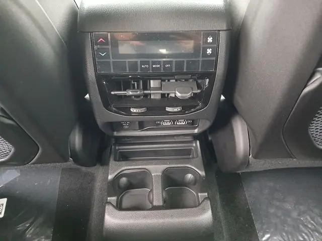2025 Jeep Grand Cherokee L Altitude 4x4