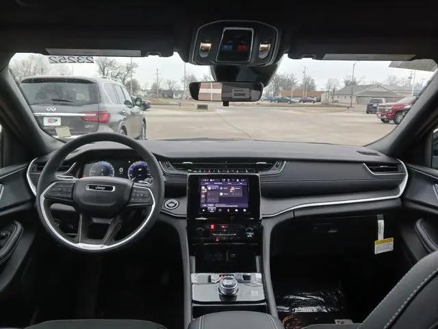 2025 Jeep Grand Cherokee L Altitude 4x4