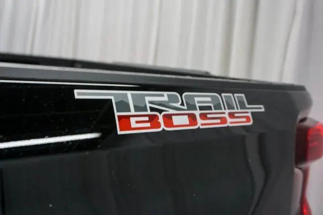 2026 Chevrolet Silverado 1500 4WD Crew Cab Short Bed Custom Trail Boss