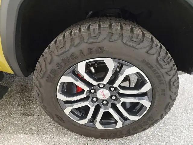 2024 GMC Canyon 4WD AT4