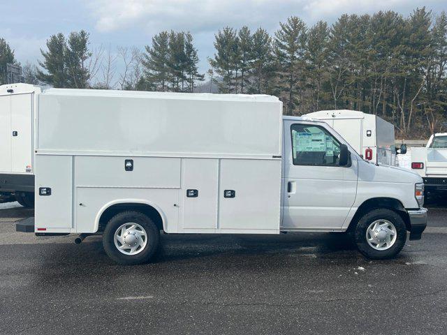 2026 Ford E-350 Cutaway Base