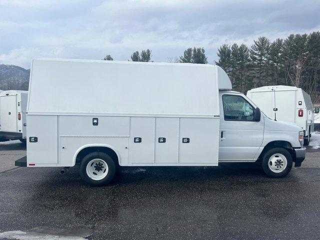 2026 Ford E-350 Cutaway Base