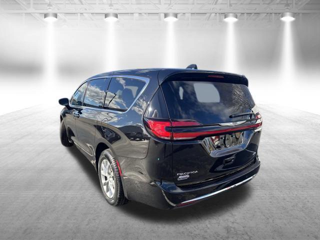 2026 Chrysler Pacifica Select AWD