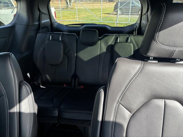 2026 Chrysler Pacifica Select AWD