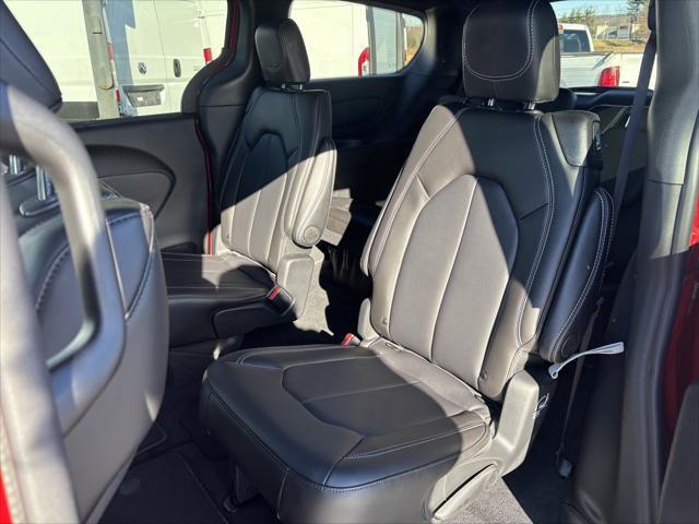 2026 Chrysler Pacifica Select AWD