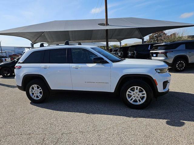 2023 Jeep Grand Cherokee Laredo 4x4