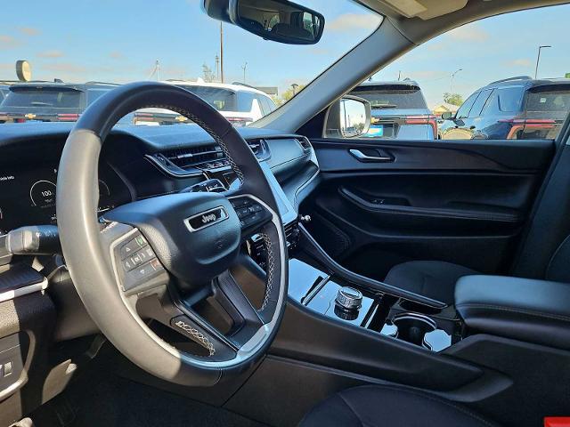 2023 Jeep Grand Cherokee Laredo 4x4