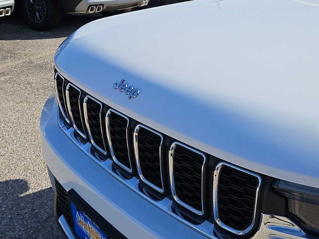 2023 Jeep Grand Cherokee Laredo 4x4