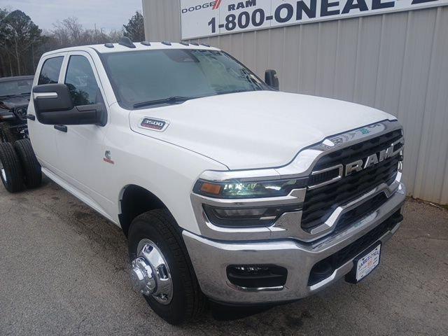 2026 RAM Ram 3500 Chassis Cab RAM 3500 TRADESMAN CREW CAB CHASSIS 4X4 60 CA 2026 RAM Ram 3500 Chassis Cab RAM 3500 TRADESMAN CREW CAB CHASSIS 4X4 60 CA