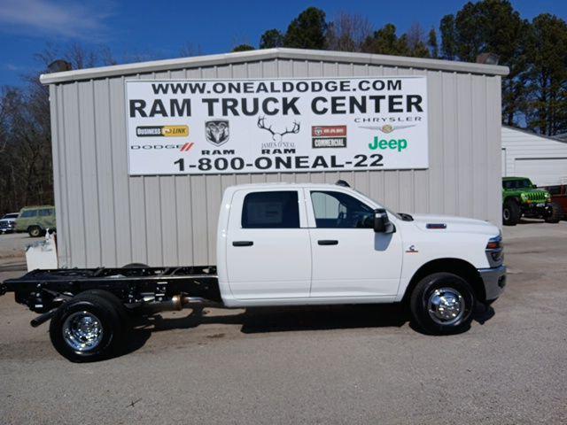 2026 RAM Ram 3500 Chassis Cab RAM 3500 TRADESMAN CREW CAB CHASSIS 4X4 60 CA