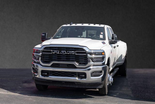 2026 RAM Ram 3500 RAM 3500 TRADESMAN CREW CAB 4X4 8 BOX