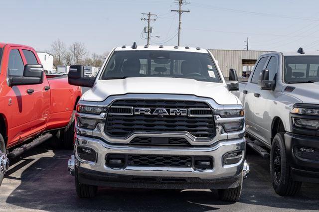 2026 RAM Ram 3500 RAM 3500 TRADESMAN CREW CAB 4X4 8 BOX