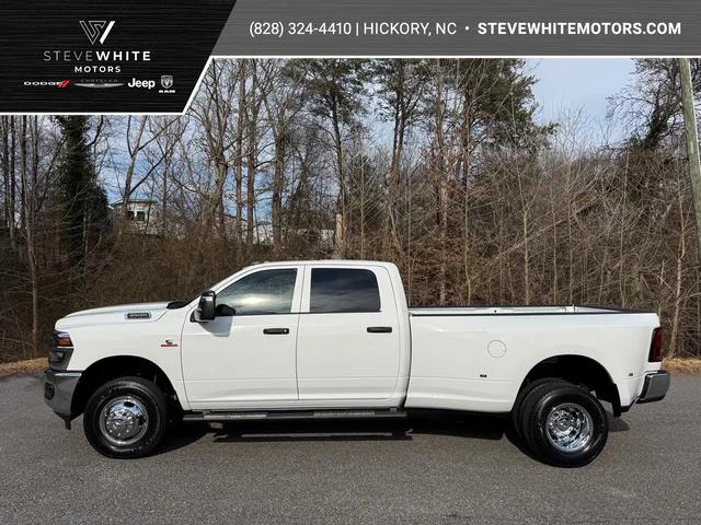 2026 RAM Ram 3500 RAM 3500 TRADESMAN CREW CAB 4X4 8 BOX