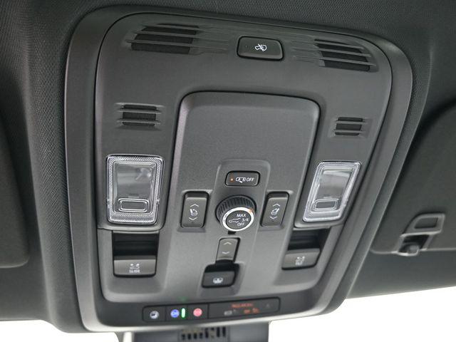 2025 Chevrolet Suburban 4WD Premier