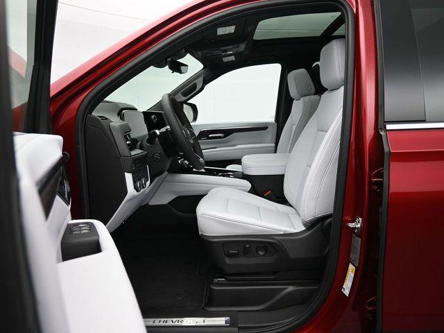 2025 Chevrolet Suburban 4WD Premier