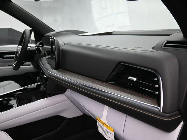 2025 Chevrolet Suburban 4WD Premier