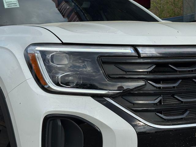 2026 Volkswagen Atlas Cross Sport SE with Technology