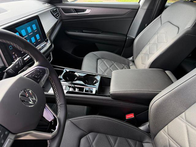 2026 Volkswagen Atlas Cross Sport SE with Technology