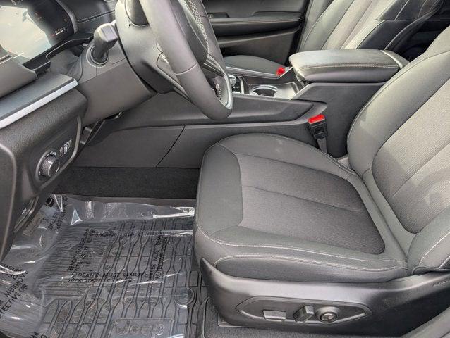 2025 Jeep Grand Cherokee Laredo X 4x4