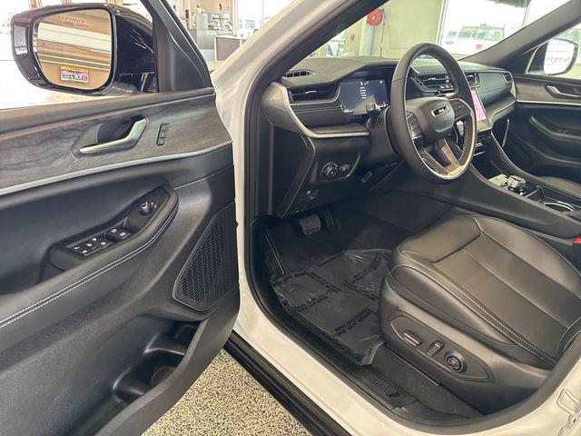 2025 Jeep Grand Cherokee GRAND CHEROKEE L LIMITED 4X4 2025 Jeep Grand Cherokee GRAND CHEROKEE L LIMITED 4X4