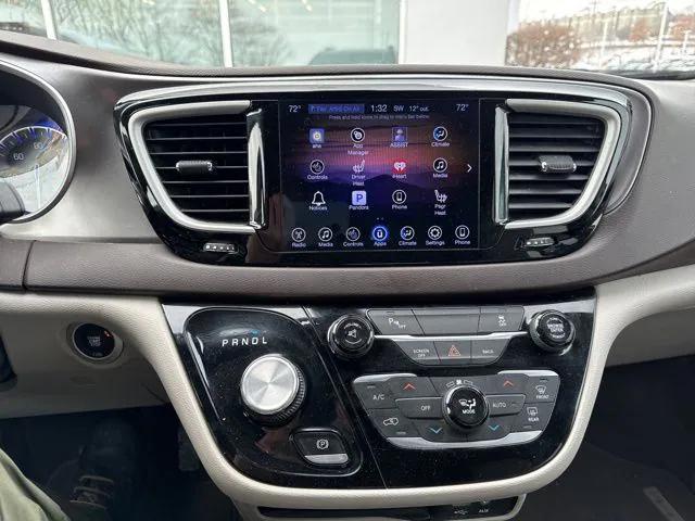 2017 Chrysler Pacifica Touring-L 2017 Chrysler Pacifica Touring-L