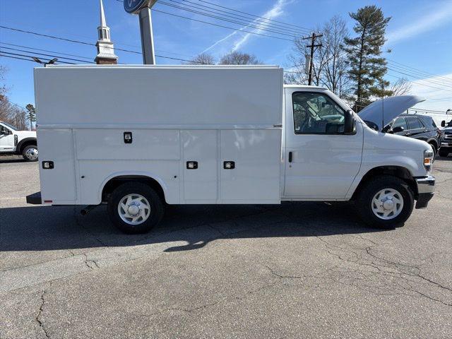 2026 Ford E-350 Cutaway Base