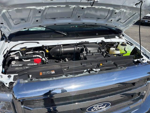 2026 Ford E-350 Cutaway Base