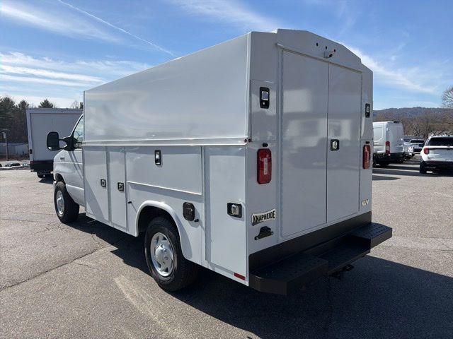 2026 Ford E-350 Cutaway Base
