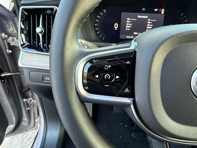 2026 Volvo XC90 Plus, B6 AWD Gas (mild hybrid), Gasoline, Bright, 7 Seats