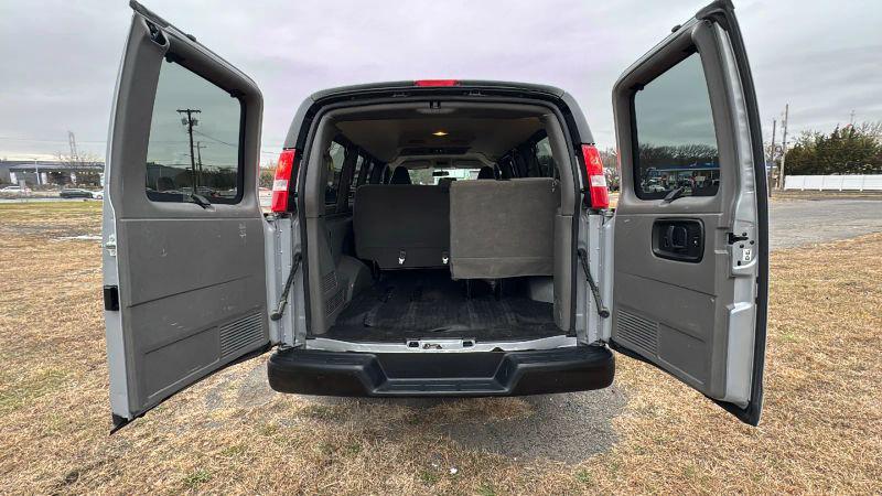 2020 Chevrolet Express Passenger RWD 2500 Regular Wheelbase LS