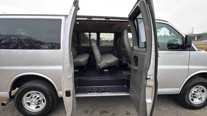 2020 Chevrolet Express Passenger RWD 2500 Regular Wheelbase LS