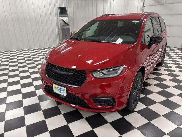 2026 Chrysler Pacifica Select AWD