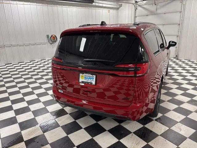 2026 Chrysler Pacifica Select AWD