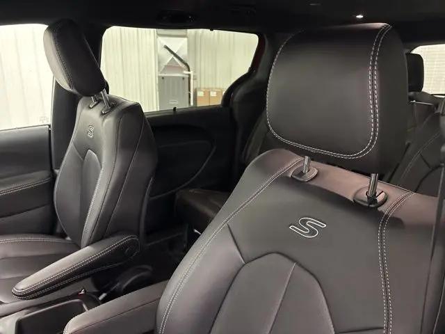 2026 Chrysler Pacifica Select AWD