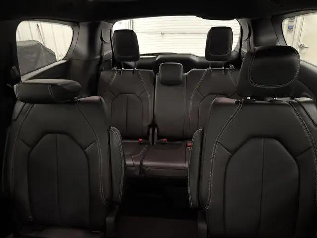 2026 Chrysler Pacifica Select AWD
