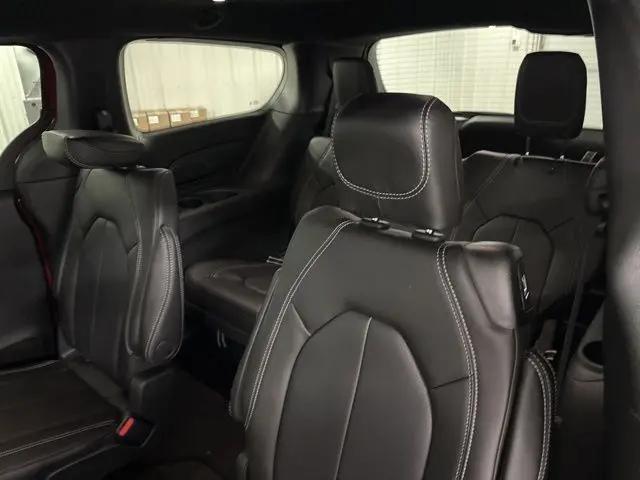 2026 Chrysler Pacifica Select AWD