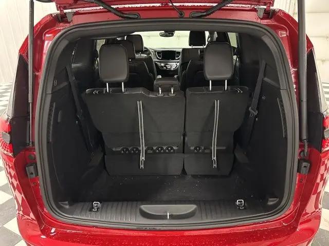 2026 Chrysler Pacifica Select AWD