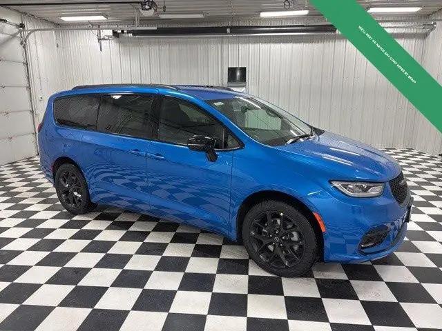 2026 Chrysler Pacifica Select AWD for sale in Rochester, MN
