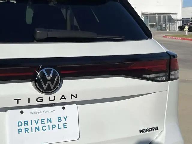 2026 Volkswagen Tiguan SE R-Line Black