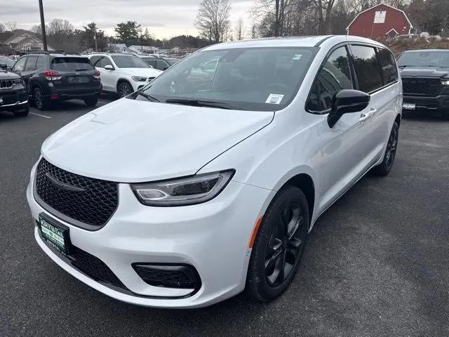 2026 Chrysler Pacifica Select AWD