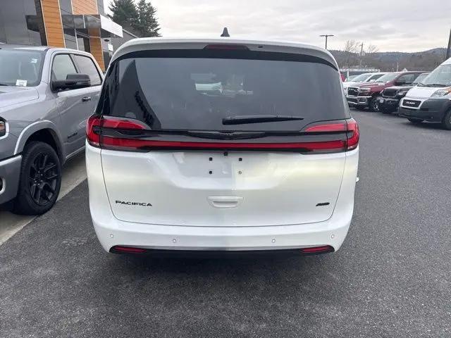 2026 Chrysler Pacifica Select AWD