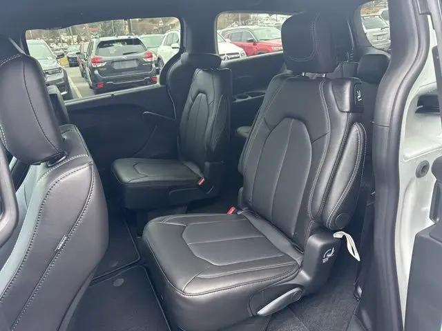 2026 Chrysler Pacifica Select AWD