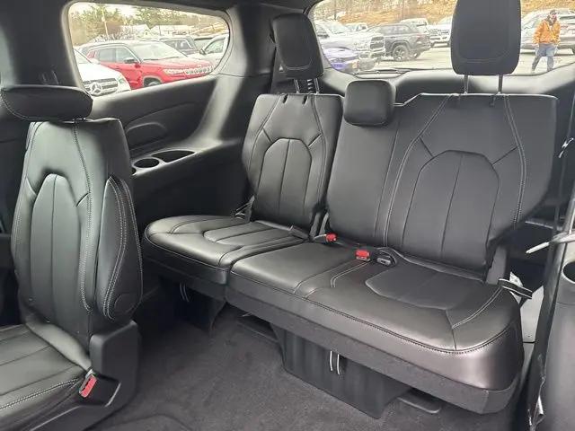 2026 Chrysler Pacifica Select AWD