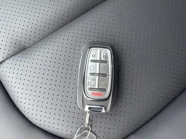 2026 Chrysler Pacifica Select AWD