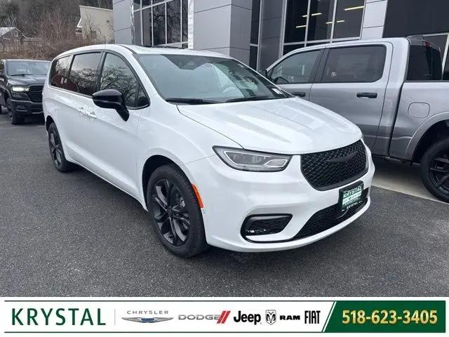 2026 Chrysler Pacifica Select AWD for sale in Warrensburg, NY