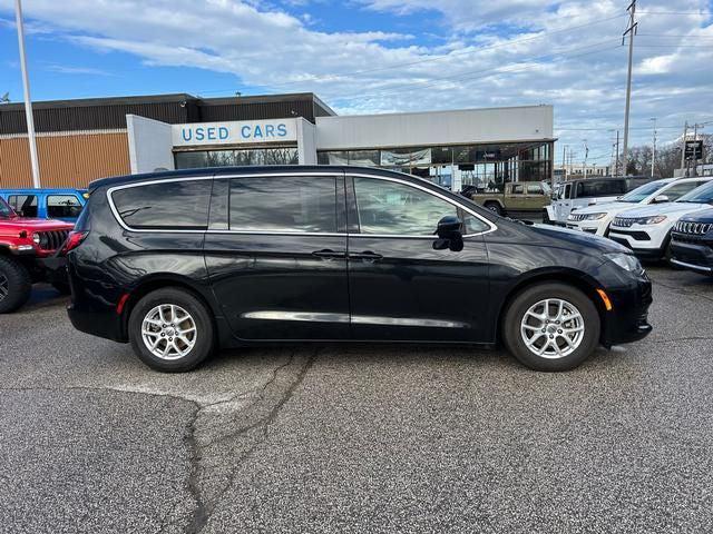 2022 Chrysler Voyager LX