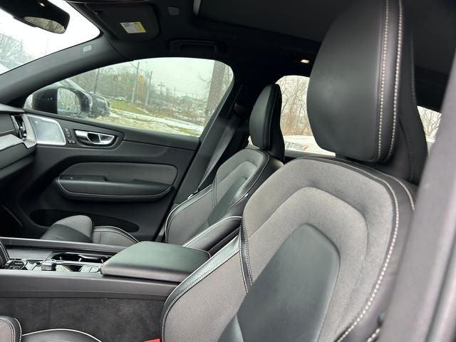 2022 Volvo XC60 Recharge T8 R-Design Extended Range